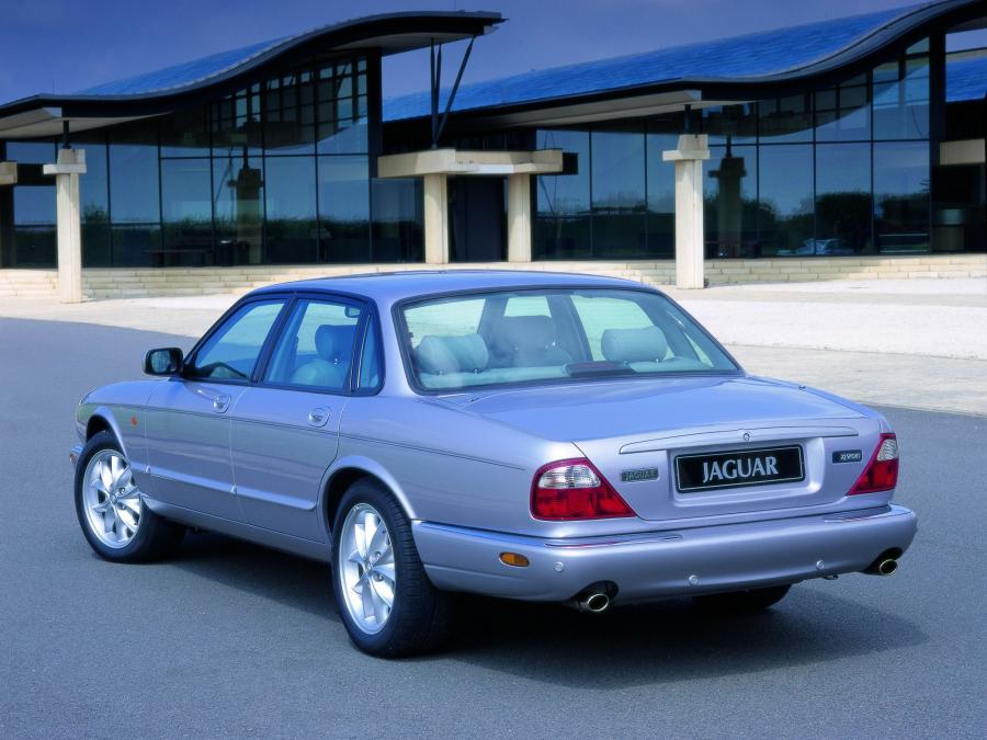  Jaguar XJ Sport 1997 года  (фото 4 из 18)